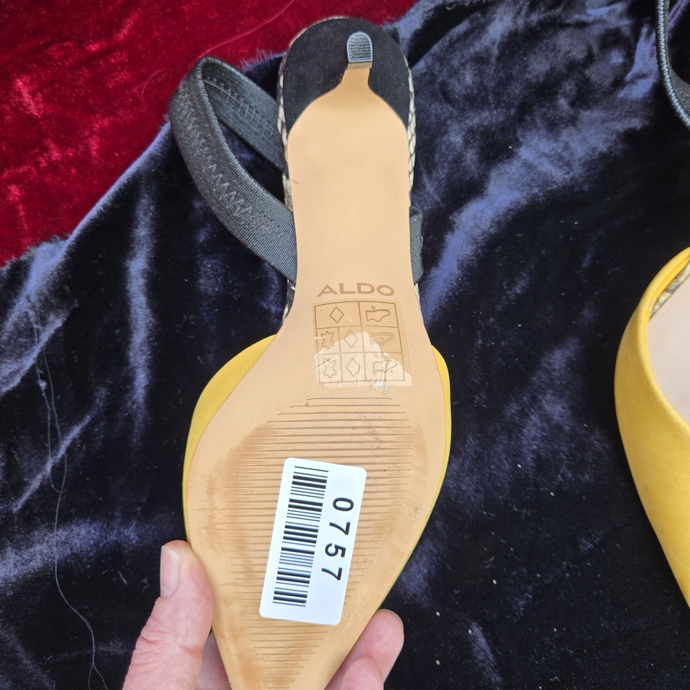 ALDO Yellow Pointed Toe Slingback Heels Size 6.5 Elastic Strap Pumps - Picture 3 of 7